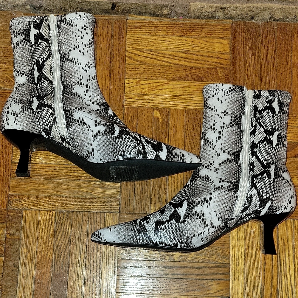 Abound Faux Snakeskin Kitten Heel Pointed Toe Ankle Boots 7.5 - Picture 6 of 7